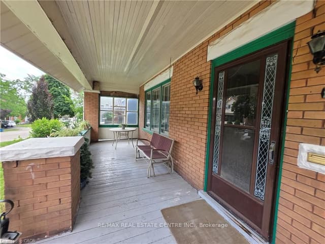 Detached at 20 Fairview Avenue, Kitchener, ON N2H 3E8