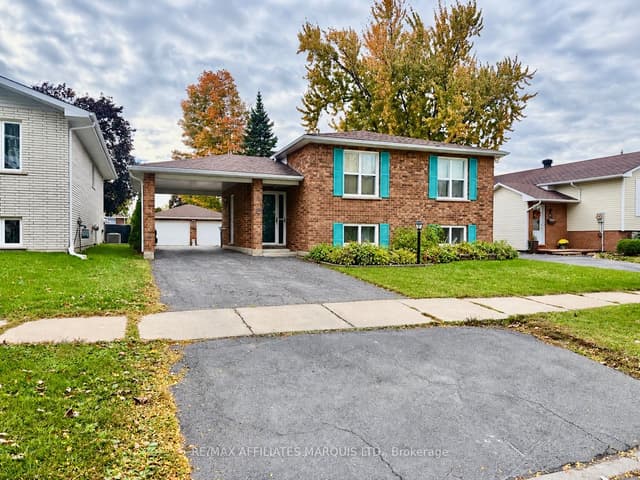 Detached at 112 Twelfth Street E, Cornwall, ON K6H 6S7