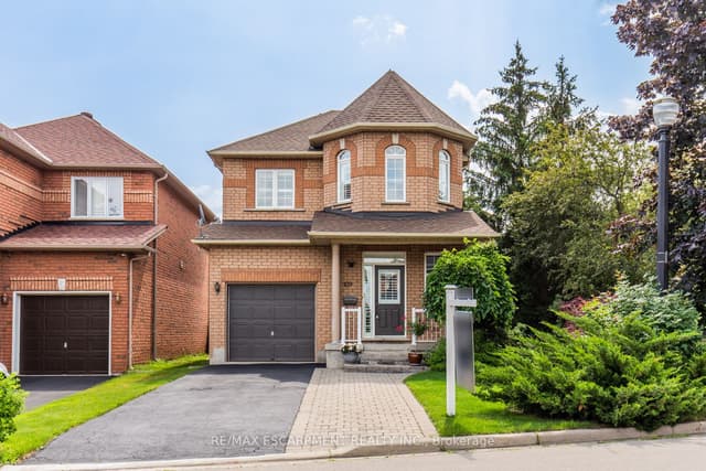 Detached at 109 Peachwood Crescent, Hamilton, ON L8E 5Z7