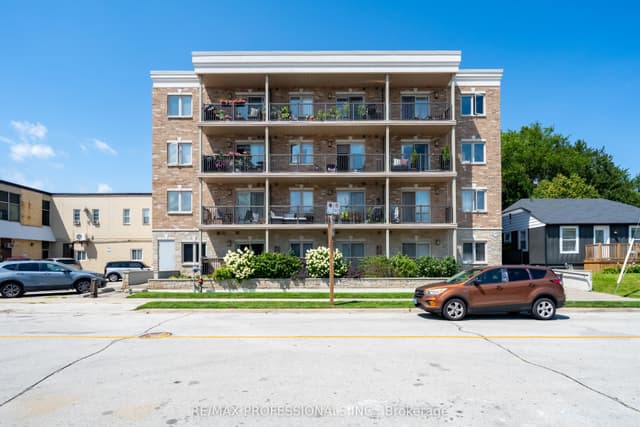 Condo Apartment at 73 Washington Avenue 405, Oakville, ON L6K 1W5