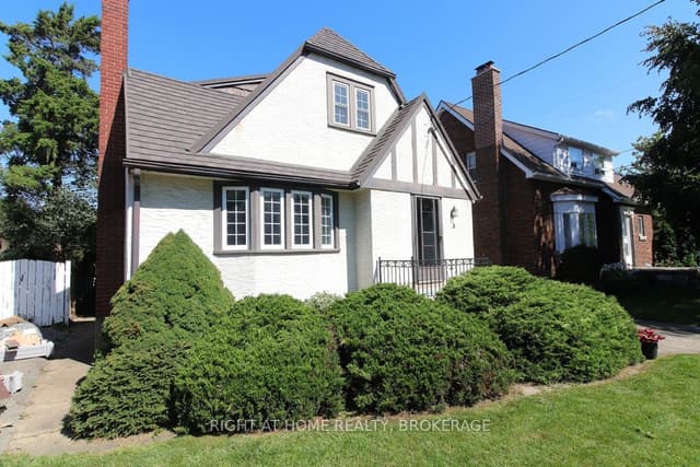 Duplex at 31 Stuart Avenue, St. Catharines, ON L2R 1M8