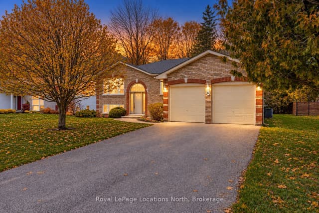 Detached at 40 Fairway Crescent, Wasaga Beach, ON L9Z 1B8