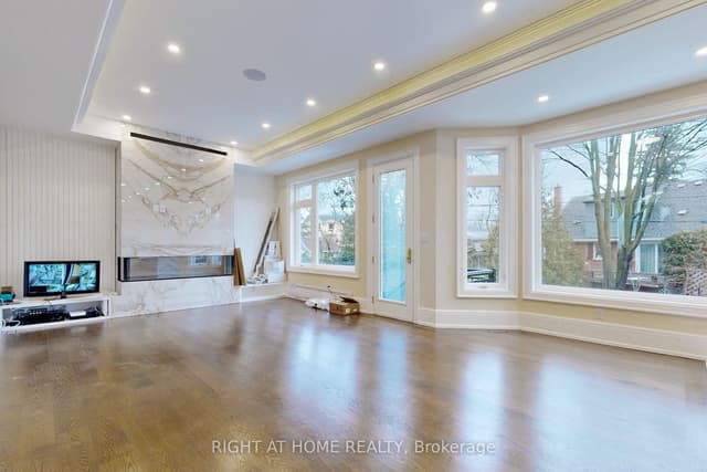 Detached at 10 Jocelyn Crescent, Toronto, ON M3B 1A2, Toronto C13