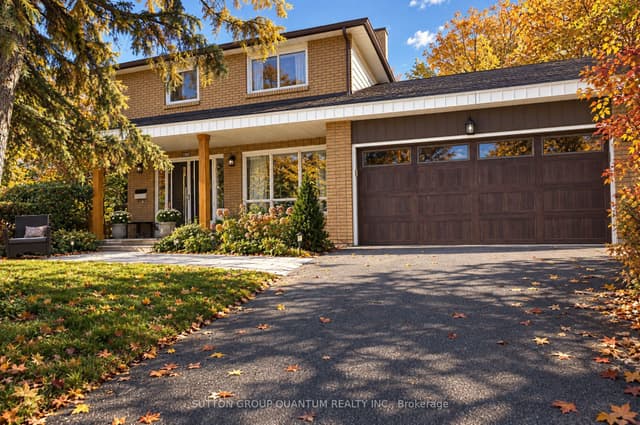 Detached at 1005 Fredonia Drive, Mississauga, ON L5C 2W5