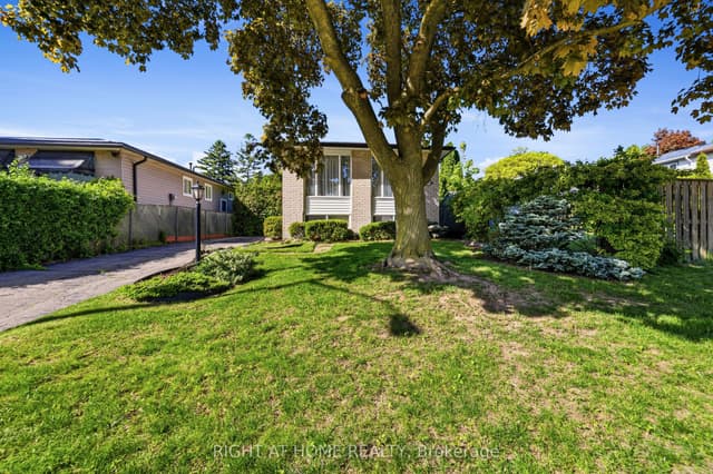 Detached at 450 Brigadoon Drive, Hamilton, ON L9C 6E4