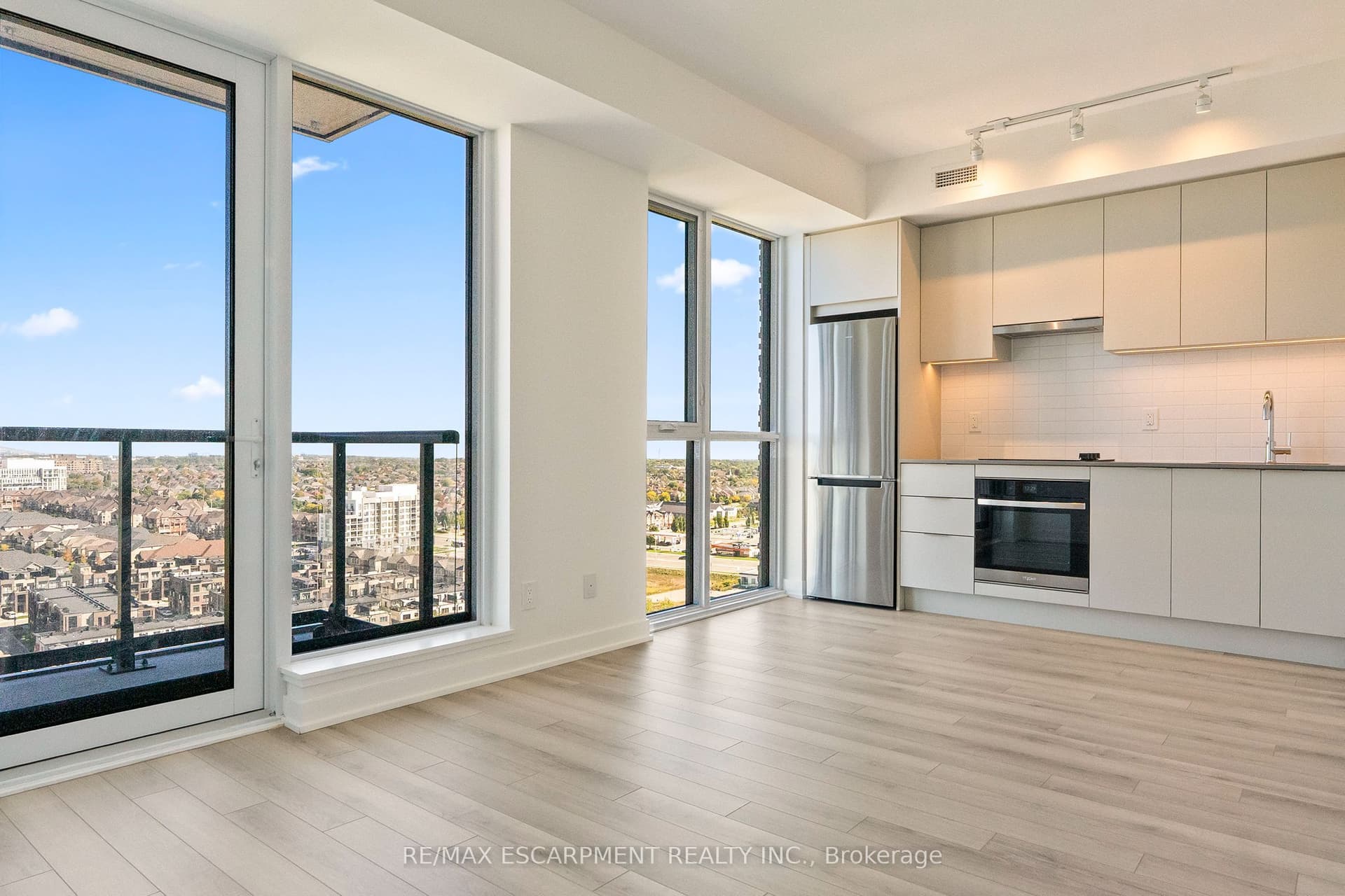Suite 1808 · Floor 18, Unit 1808 · 3079 Trafalgar Rd