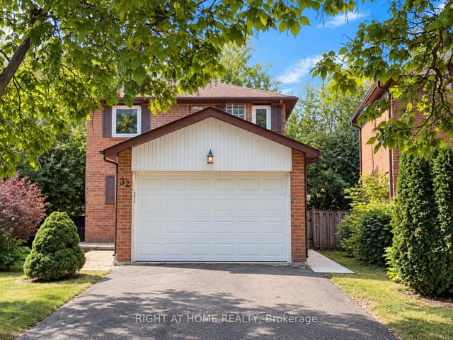 Detached at 32 Aranka Court, Richmond Hill, ON L4C 7T9