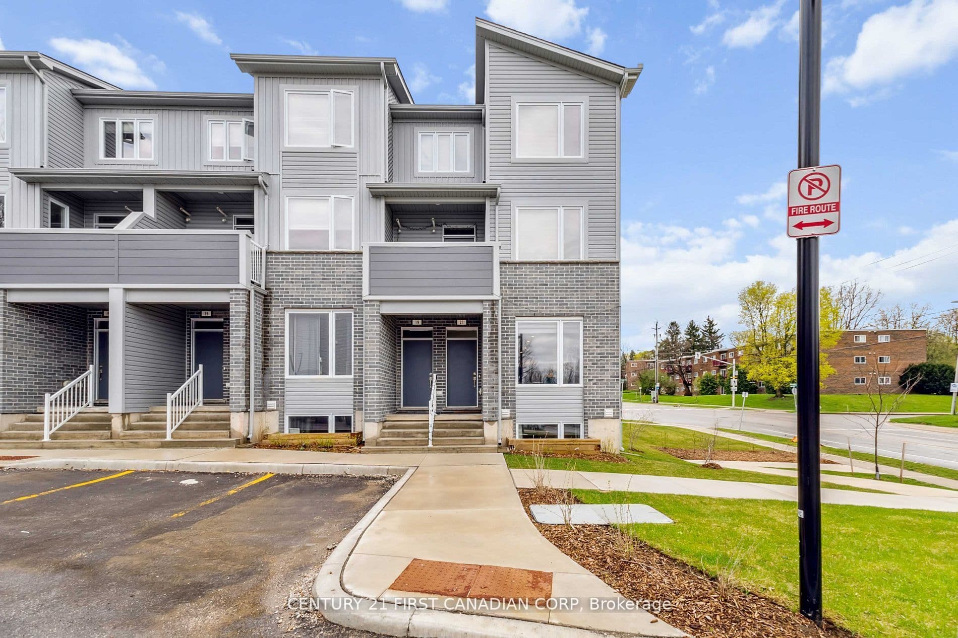 Suite 21, Unit 21 · 990 Deveron Cres