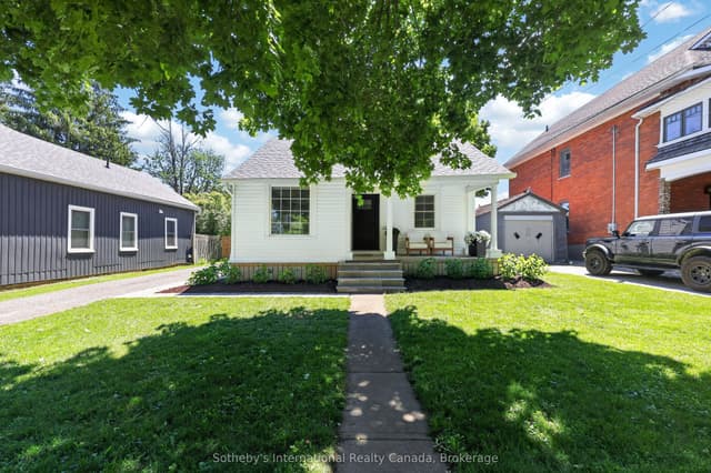 Detached at 131 Bruce Street S, Blue Mountains, ON N0H 2P0