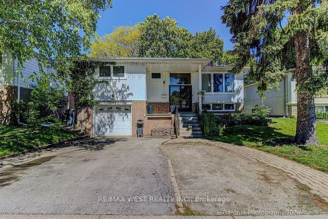 Detached at 1583 Otterby Road, Mississauga, ON L4X 1W8