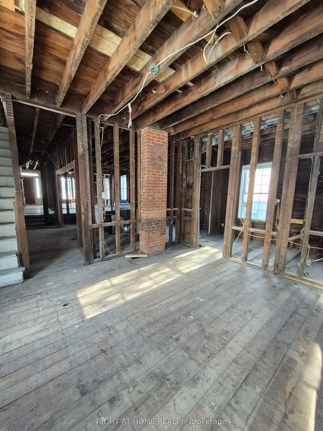 Fourplex at 18 Merritt Street, St. Catharines, ON L2T 1J3