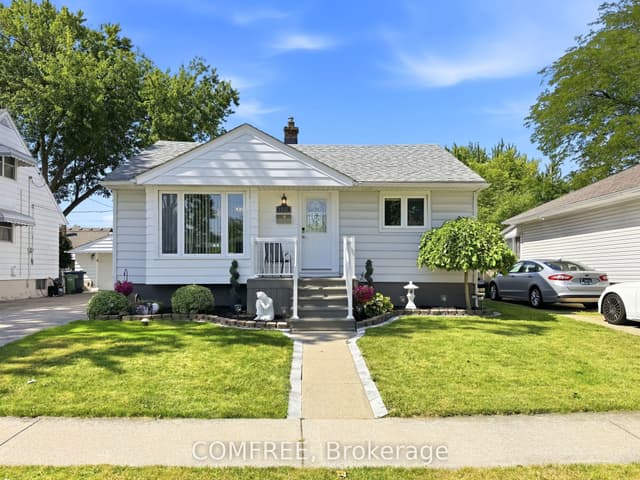 Detached at 1827 Norman Road, Windsor, ON N8T 1R9