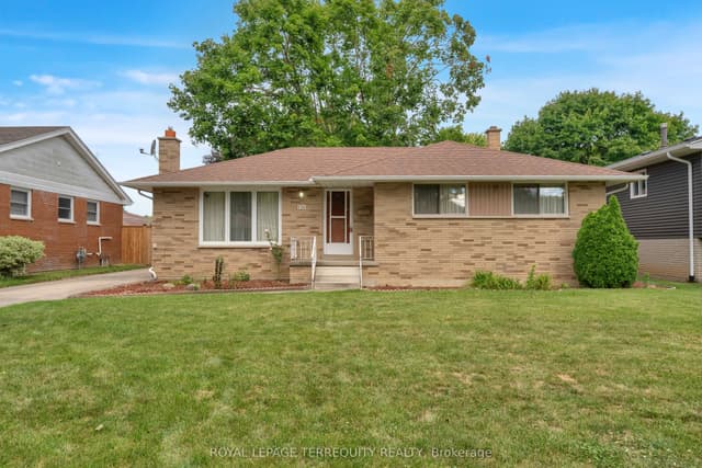 Detached at 126 Partridge Crescent, Chatham-Kent, ON N7L 1E9