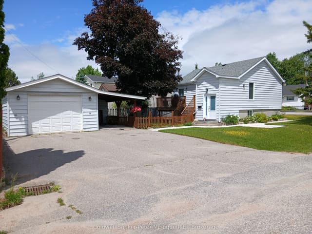 Detached at 431 Angus Avenue, North Bay, ON P1B 7L9