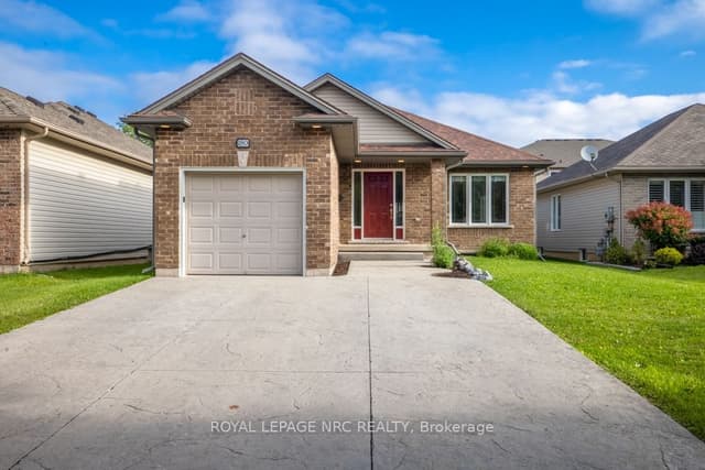 Detached at 180 Drapers Street, Welland, ON L3C 7N2