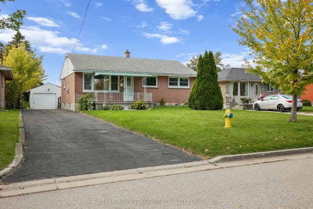 Detached at 1920 Duluth Crescent, London East, ON N5V 1H7