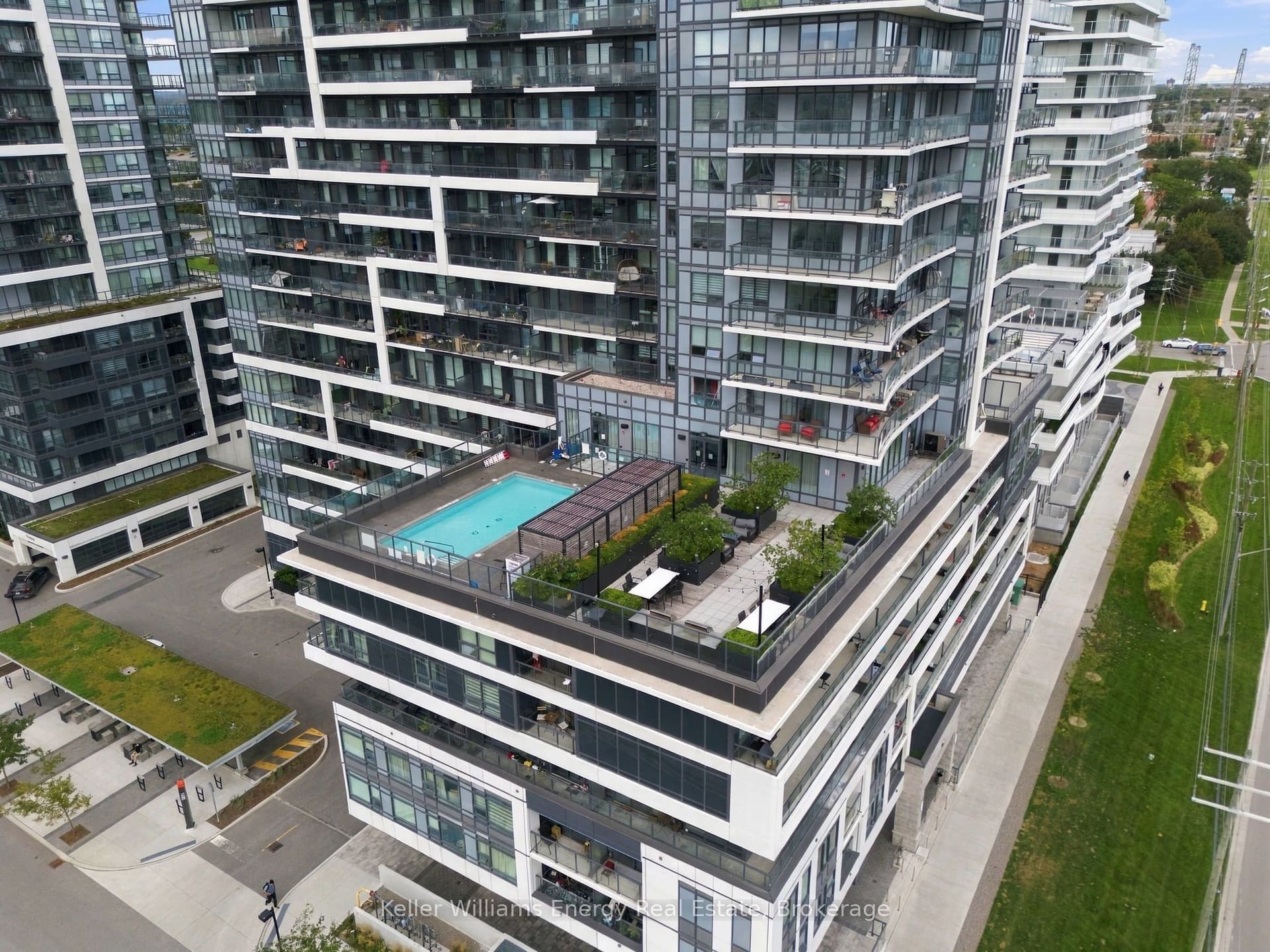 Suite 317 · Floor 3, Unit 317 · 1480 Bayly St