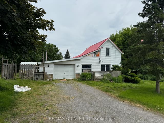 Detached at 801 Old Highway 2, Quinte West, ON K8V 5P5