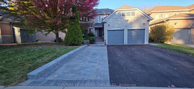 Detached at 337 Carruthers Avenue, Newmarket, ON L3X 2B7