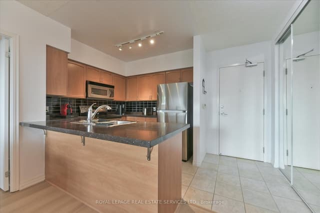 Condo Apartment at 38 Fontenay Court 305, Toronto, ON M9A 5H5, Toronto W08