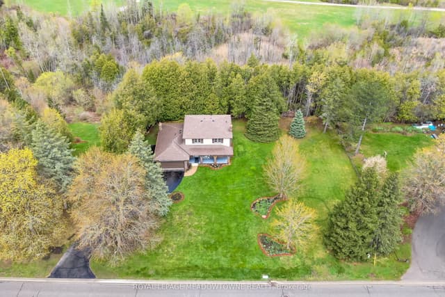 Detached at 39 Wildwood Road, Halton Hills, ON L7G 2W8