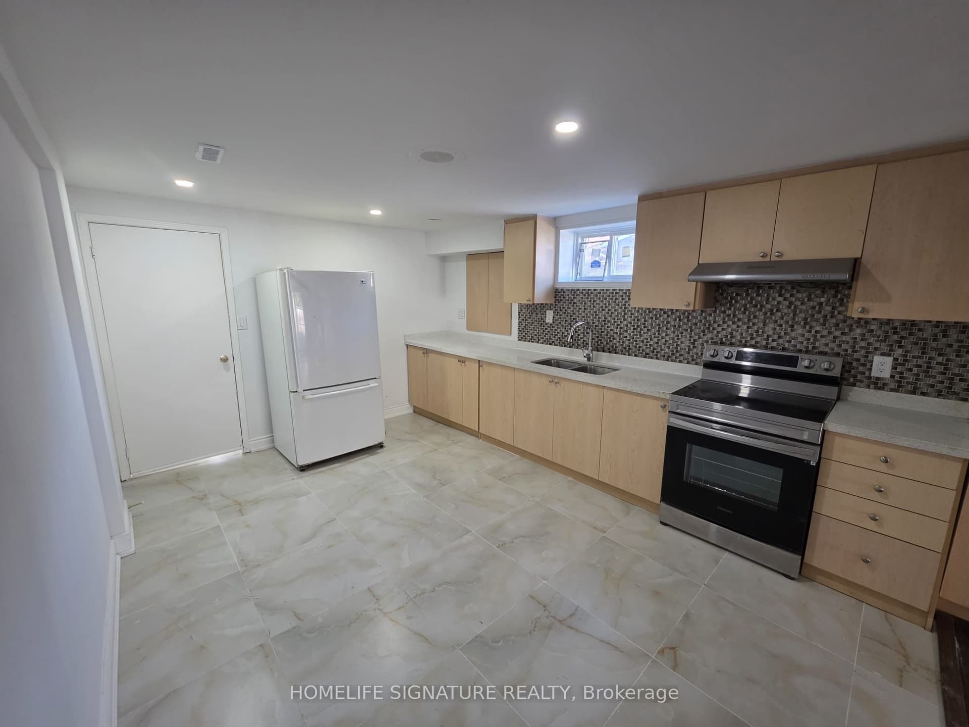 Unit Basement · 22 Medina Pl