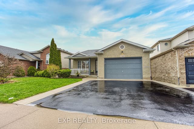 Detached at 7192 Kelly Drive, Niagara Falls, ON L2H 3K1