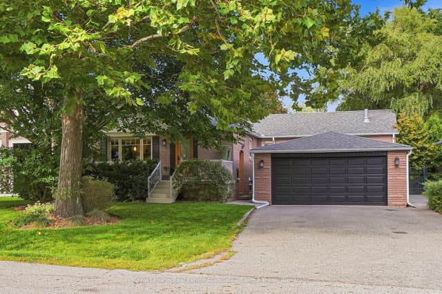 Detached at 1511 Leda Avenue, Mississauga, ON L5G 4B9