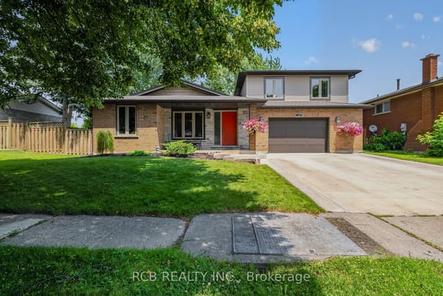 Detached at 18 Max Webster Road, Brantford, ON N3P 1H7