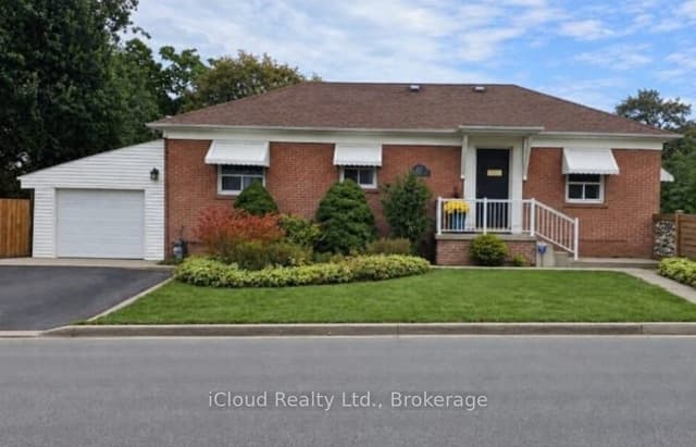 Detached at 27 Inchcliffe Crescent Upper, Toronto, ON M9P 2N2, Toronto W09