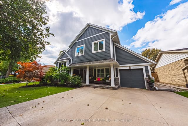 Detached at 581 HOLLY HILL Crescent, Burlington, ON L7R 2G4