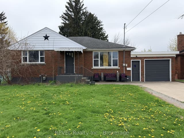 Detached at 5974 Scott Street E, Niagara Falls, ON L2E 3B4