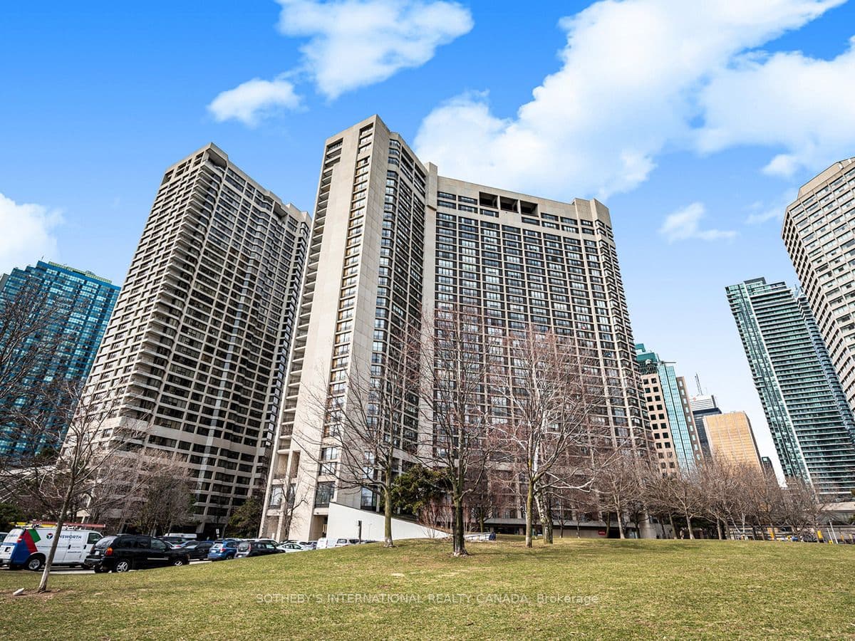 Suite 1008 · Floor 10, Unit 1008 · 33 Harbour Sq