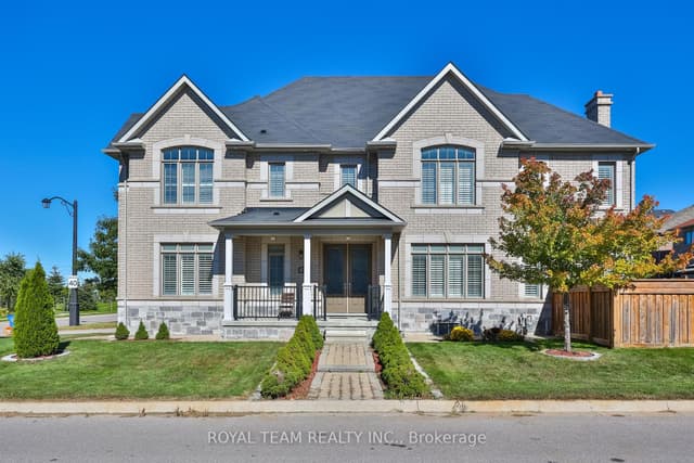 Detached at 636 Mcgregor Farm Trail, Newmarket, ON L3X 0H3