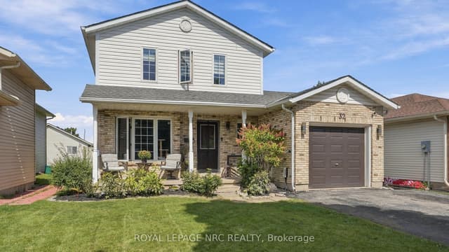 Detached at 32 Poplar Crescent, Welland, ON L3C 6W5