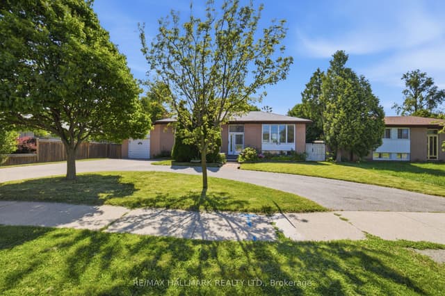 Detached at 1392 Rebecca Street, Oakville, ON L6L 1Z5