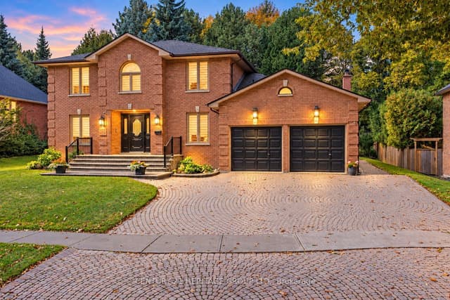 Detached at 144 Lovers Lane, Hamilton, ON L9G 1G8