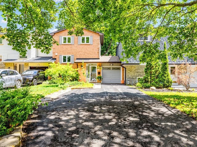 Att/Row/Townhouse at 75 St. Andrews Court, Aurora, ON L4G 3B2