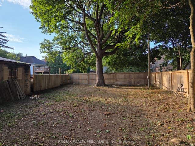 Detached at 24 Stanley Avenue, Chatham-Kent, ON N7M 3J2