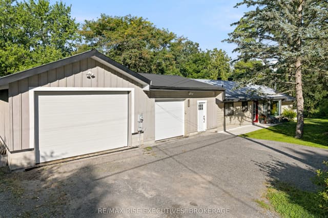 Detached at 1664 Shore Road, Kingston, ON K7L 0C1