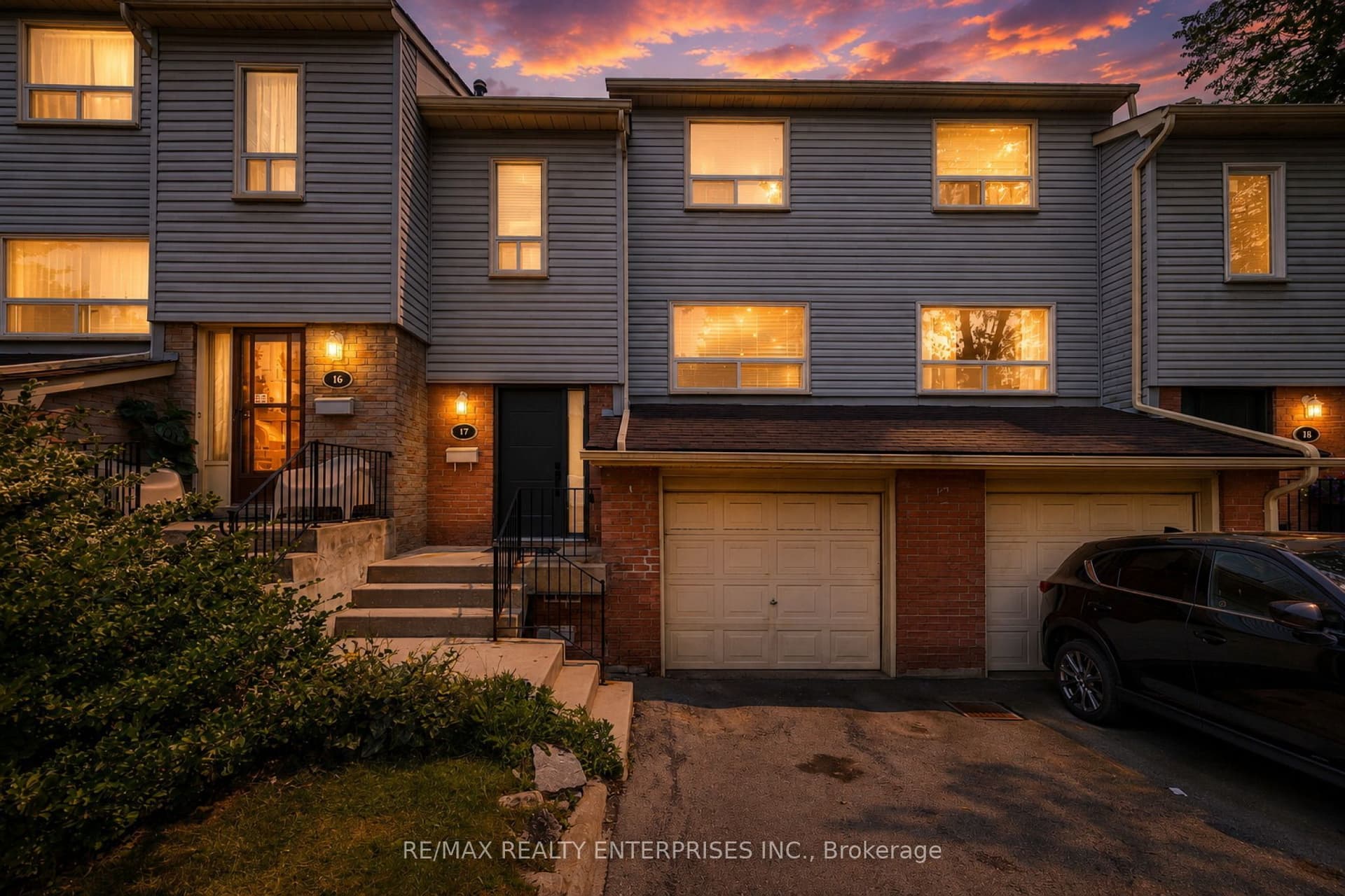 Suite 17, Unit 17 · 1055 Shawnmarr Rd
