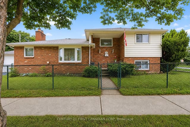 Detached at 184 Durand Street, Sarnia, ON N7T 5A3