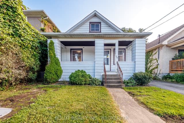 Detached at 20 Stuart Avenue, St. Catharines, ON L2R 1M7