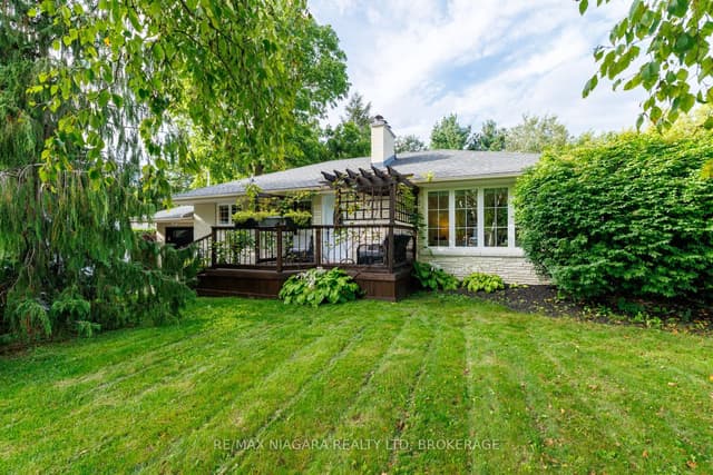 Detached at 42 Strathcona Drive S, Pelham, ON L0S 1E0