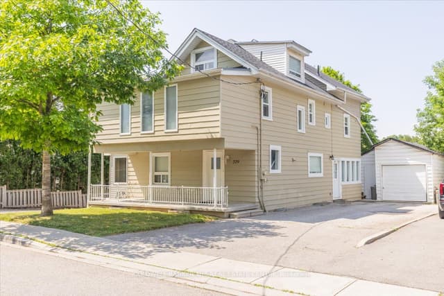 Multiplex at 379 Simcoe Street, Newmarket, ON L3Y 2M4