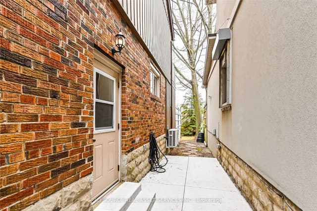 Detached at 25 Mann Avenue Lower, Toronto, ON M4S 2Y2, Toronto C10