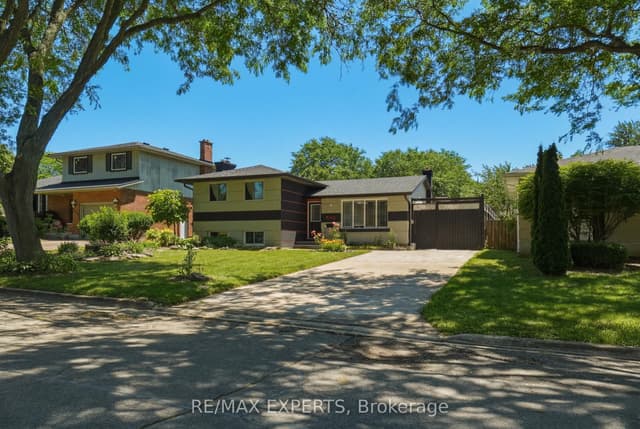 Detached at 7142 Rosseau Place, Niagara Falls, ON L2J 3V2