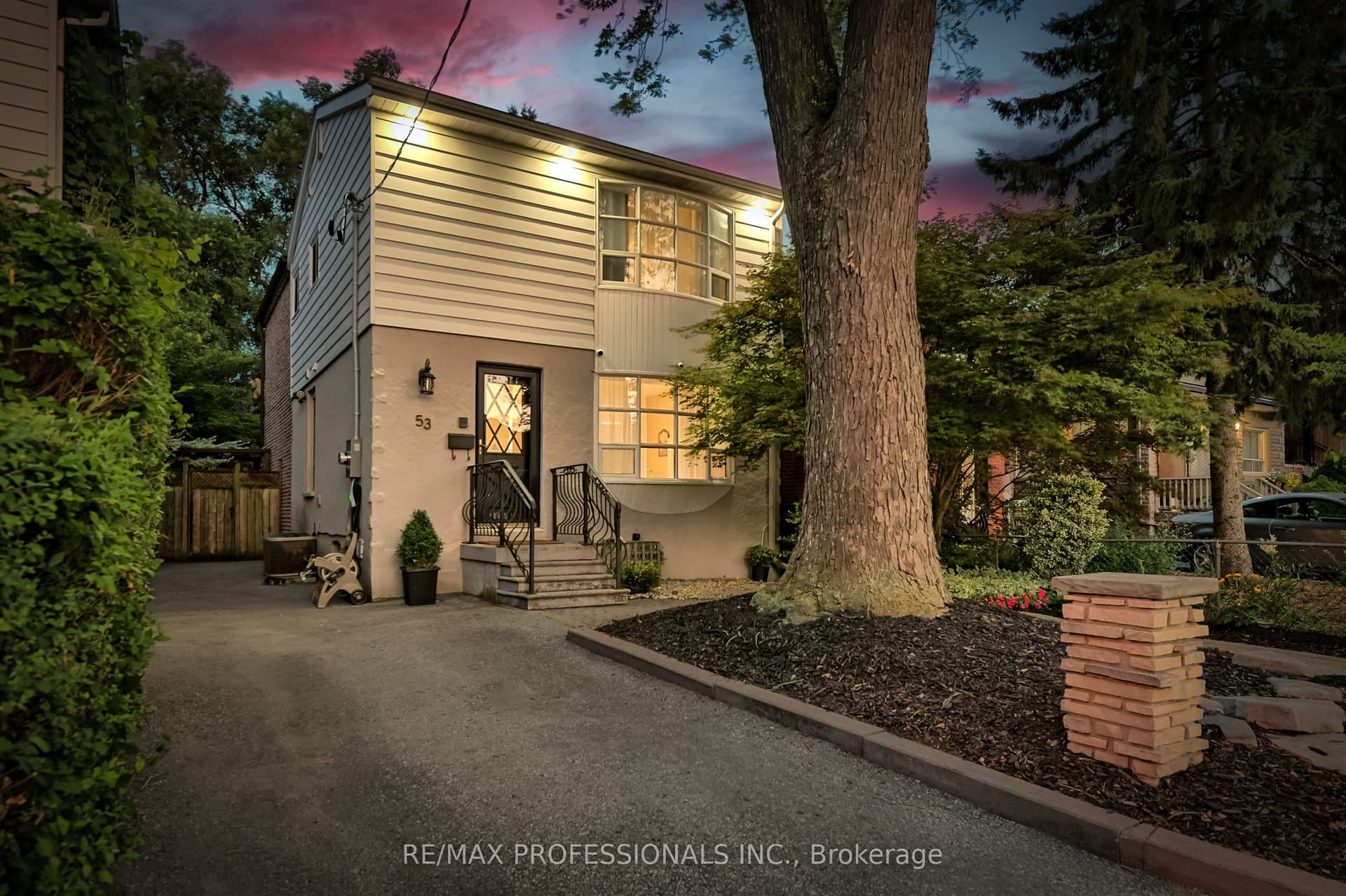 53 Tilden Cres