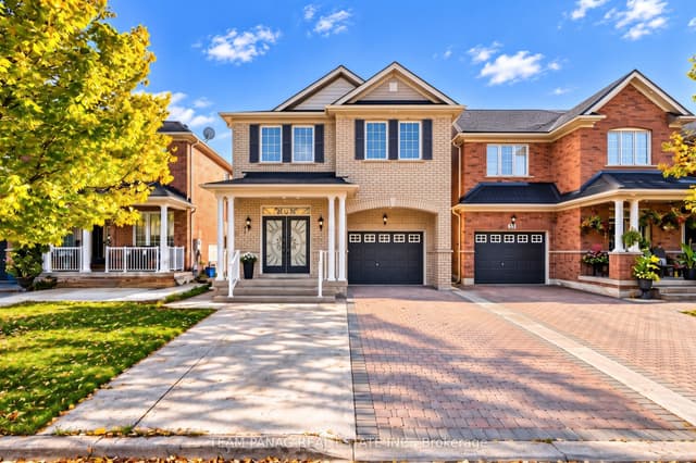 Detached at 18 Snowdrift Trail, Brampton, ON L6R 3K1