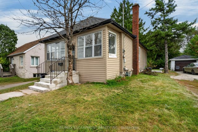 Detached at 241 West 5th Street W, Hamilton, ON L9C 3N8